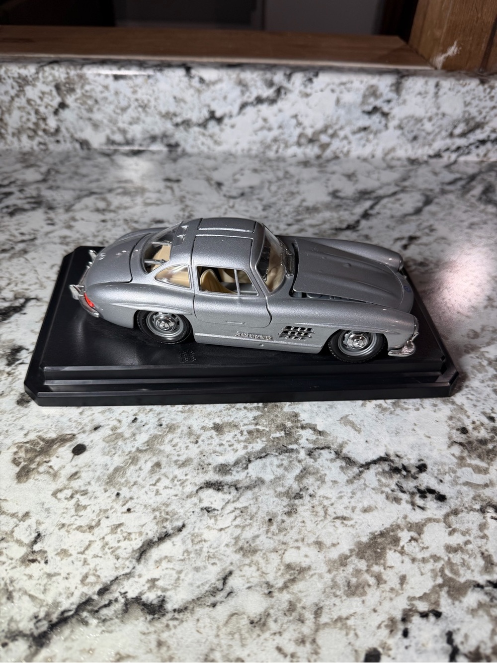 Bburago Mercedes Benz 300 SL 1954 Gullwing Silver 1/24 Scale Diecast Model Car
